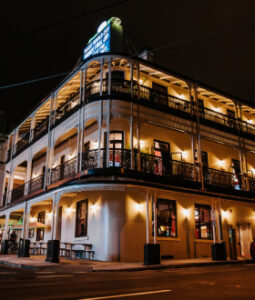 Classic Pubs Tour - River To Bay